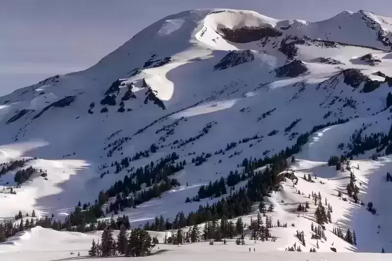 South Sister backcountry skiing near Bend Oregon