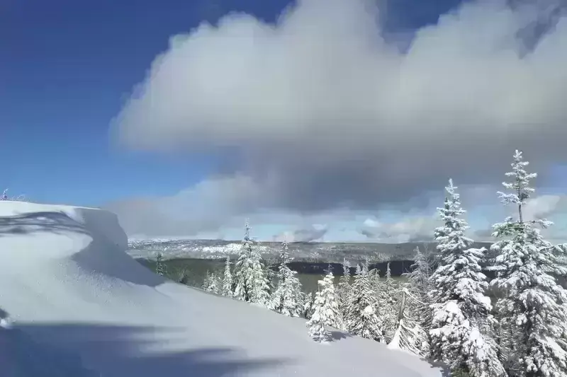 Vista Butte backcountry skiing near Bend Oregon